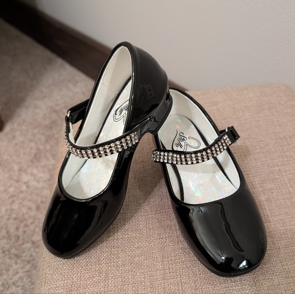 stelle Other - Girls Stelle Dress Shoes Black Patent Rhinestone Strap Small Heels Size 10